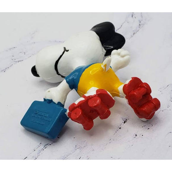 Snoopy Roller Skating with Briefcase Peanuts Toy Figurine - Picture 7 of 8